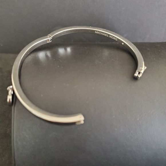 Michael Kors Bangle Bracelet with heart charm - Picture 8 of 10